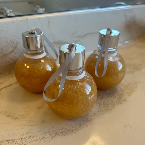 Bath & Body Works Vanilla Bean Noel Body Wash & Bubble Bath - Picture 2 of 2